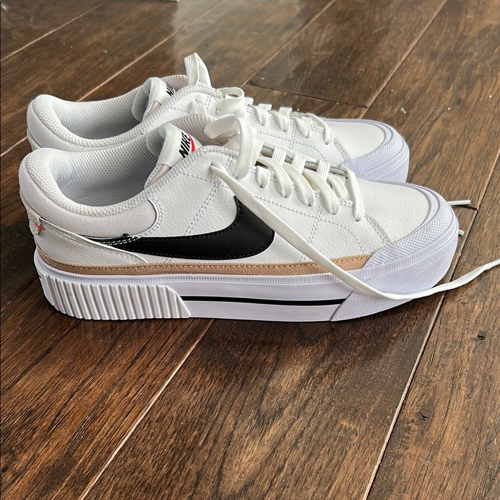 (NWOT) Nike Court Legacy Lift White and Black Sneakers